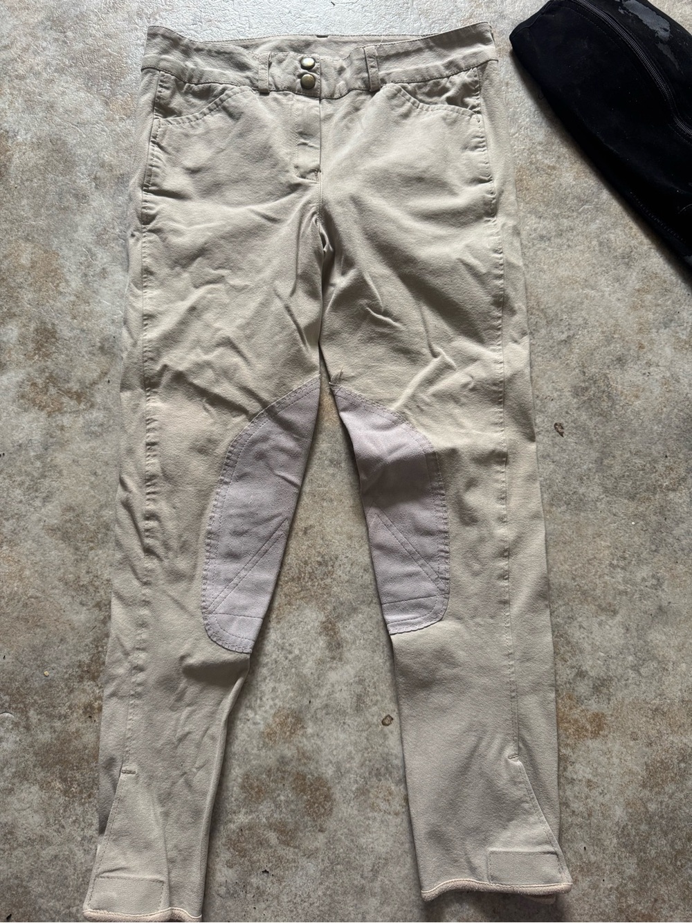 Beige knee patch equestrian women’s breeches